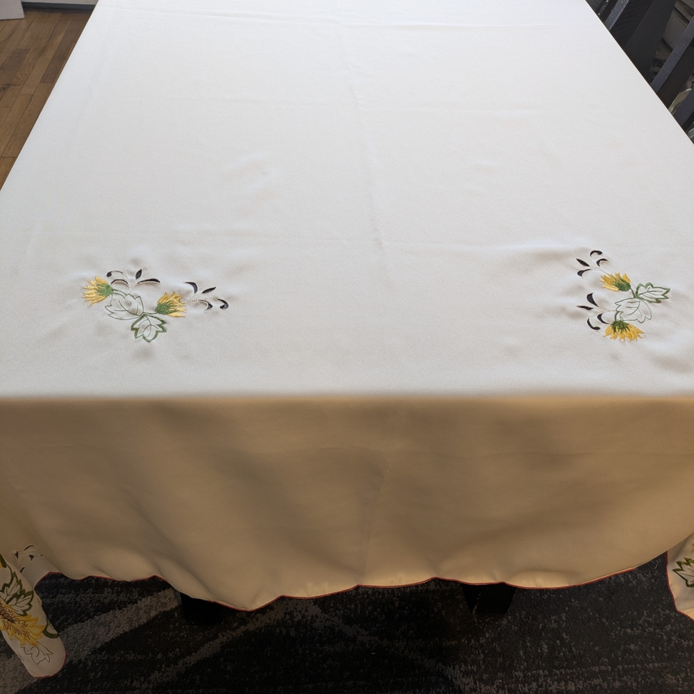 Vintage 2007s Croft & Barrow Cream Floral Embroidered Tablecloth 99" x 58.5"